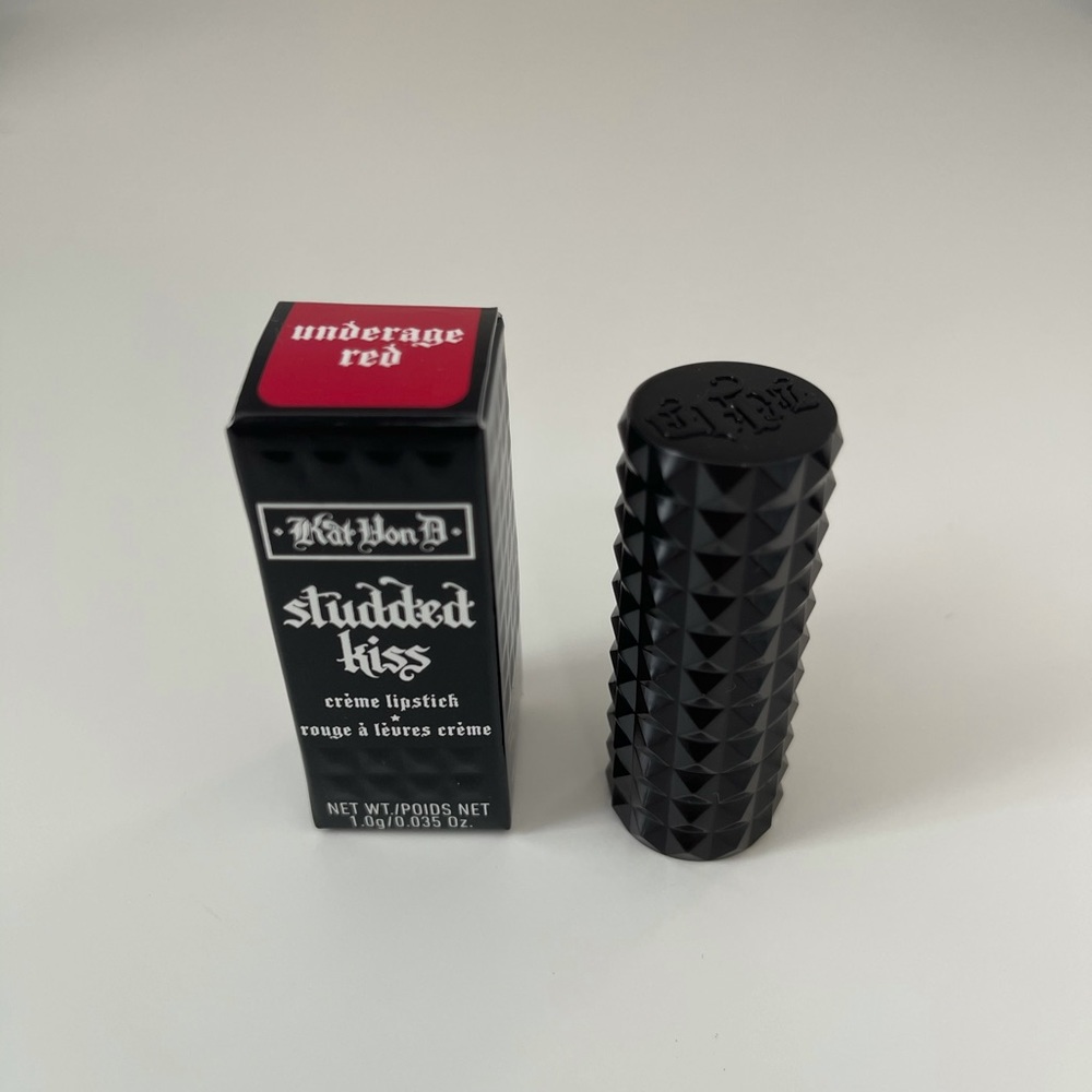 Kat Von D mini Studded Kiss créme Lipstick Underage Red - Picture 3 of 6